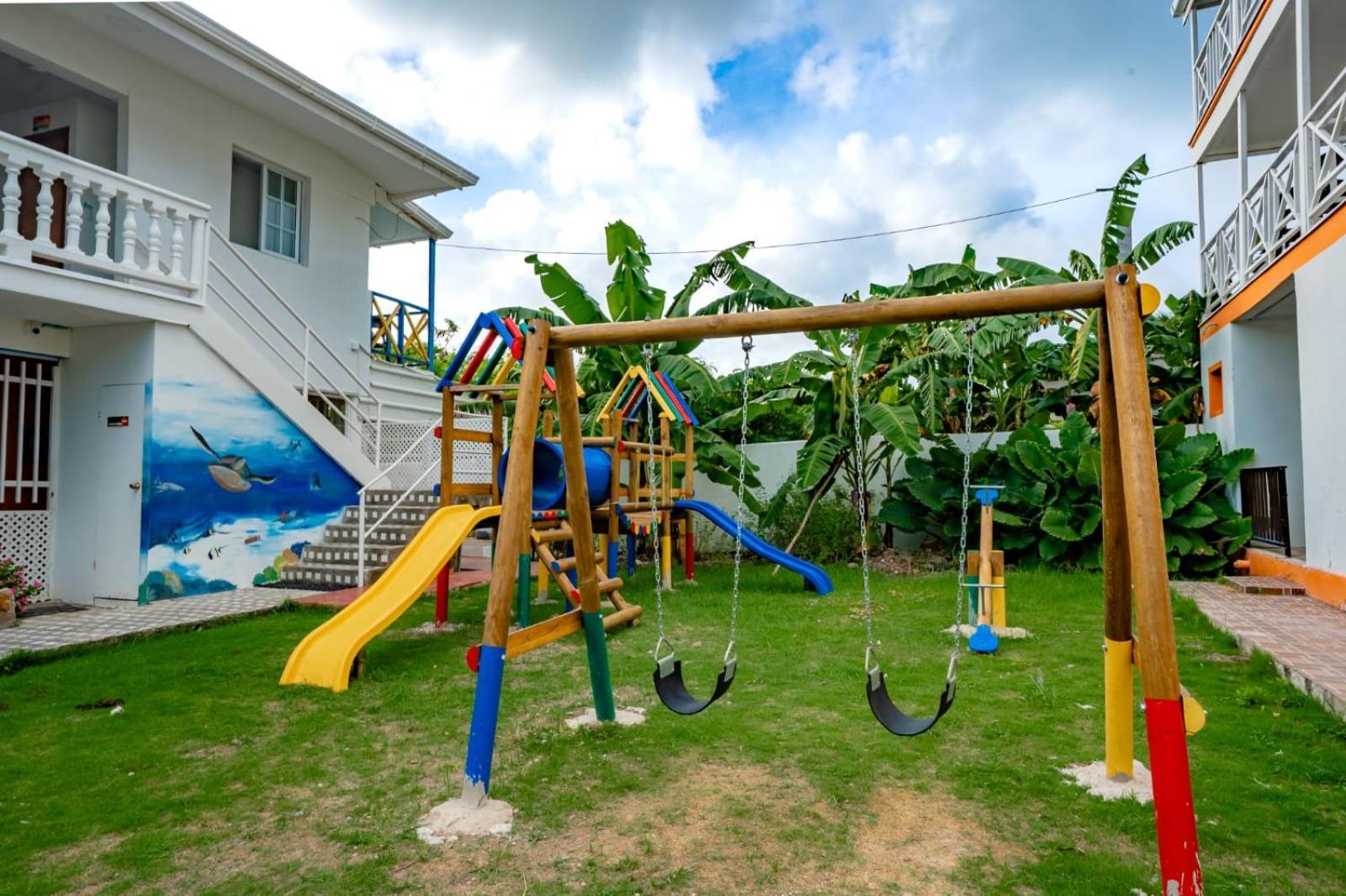 Hotel El Pirata Morgan Fresh Water Bay Exterior photo